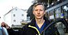 Helsefagarbeider og tillitsvalgt Kim Alexander Olsen ønsker varmere arbeidstøy for de ansatte i hjemmetjenesten. Klærne de får dekket av arbeidsgiver er ikke nok, mener han.