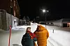 HJEMVEIEN: Astrid Nordfjell følger Anna Nilsine Jåma Granefjell til døra.