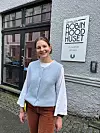 Robin Hood Huset er et sosialt møtested. - Man kan komme fordi man vil møte andre mennesker og være i et fellesskap, ikke mottaker, sosionom Sunniva Bakke.