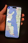 De dagene de skal ut for å kontrollere et flerbruksfartøy, starter de med å sjekke hvor det ligger noen til kai i området rundt Stavanger. Her ser man to skip som ligger til kai ved Egersund havn.