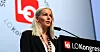 KONGRESSDELEGAT. Henriette Thorsen på talerstolen under LO-kongressen tidligere i år. Hun er nestleder i klubben, og tillitsvalgt og var delegat for LO Vestland.