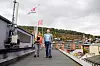 SYNLIGE: Ikke tilfeldig valgt de tre flaggene på toppen av Folkets Hus i Drammen. Flaggene er synlige fra mange utsiktspunkter i Drammensmarka.