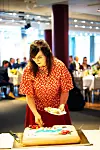 DAGENS LEDER: Vi har stor påvirkning på LO og Arbeiderpartiet, mente NIna Hanssen som her er av de første kakespiserne.