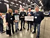 Prisen for årets lærebedrift ble delt ut på Arctic Entrepreneur 24. januar. Fra venstre på bildet ser vi Julie Brodtkorb, administrerende direktør i Maskinentreprenørenes Forbund (MEF), Marius Fladmark Holta, lærlingeansvarlig i Hæhre, Martin Melander, avdelingsleder Hæhre, Gudmund Roen, daglig leder Hæhre og Frode Engen, forbundssekretær i Norsk Arbeidsmandsforbund.