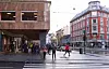 MARKEDSPLASSEN: Der Brugata møter Storgata og man kan finne  ly under tak, holder Oslos tyngste rusmiljø til.