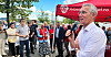 Jens Stoltenberg talte på folkemøte utenfor et kjøpesenter på Gjøvik.