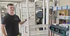 LÆRLINGEN Simen Våler Bjordal (18) er lærling på elektroverkstedet ved Aker Solutions i Stavanger. – Det hørtes gøy ut å være med på oljevirksomheten. Det høres ut som en høy stilling, sier Bjordal.