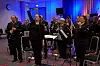 SPILTE OG SANG: Jernbanens musikkorps Oslo ønsket velkommen med konsert. Dirigent er Maria Nygård Molund.