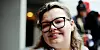 SKJE-POESI: Helsefagarbeider Marie Helene Gaup Olsen fant en gang en skje under en pasient, som hadde satt avtrykk. Hun ble flau over at hennes første reaksjon var latterkrampe, men ble glad da pasienten etterpå lagde et eget dikt om skjeen som hadde ligget skjult i senga.