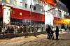 Rullestolbrukere tas vanligvis ut lasterampen på hurtigruten, men denne passasjeren kom seg ikke ut av kaia på grunn av barrikadene til NorLines.