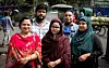 TILLITSVALGTE: Foran fra venstre Babli Begum, Khadiza Akter og Alpona Akter. Bak: Rasel Pramanik og Shariful Islam.