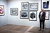 STOLT: Tove Johansen, daglig leder i AOF har ingenting å skamme seg for foran litt av kunstsamlingen.