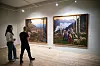STUDENTBESØK: Et par hadde tatt seg et avbrekk fra sine studier i Bø for å oppleve arbeiderkunst på Notodden.