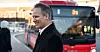 Samferdselsminister Jon-Ivar Nygård sier han følger situasjonen i kollektivtrafikken tett. Her ved en buss i hjembyen Fredrikstad, der han hadde suksess med gratis tilbud i en måned.