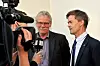 Roger Hansen, leder i Norsk Transportarbeiderforbund (til venstre) og administrerende direktør i NHO Transport, Jon H. Stordrange er fornøyd med ny tariffavtale for buss-sektoren. Sju timer på overtid, kunne de to presentere resultatet hos Riksmekleren.