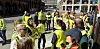 SOLSTREIK: Nikus plassering i Storgata i Oslo gjør at de møter mange mennesker i løpet av en dag. Det mangler ikke på støttende hilsninger.