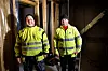 HIMMELSKE FORHOLD: Tømrerne Kenneth Andersen og Thomas Borlaug (t.h.) merker svært lite til den useriøse byggebransjen. At det er verre andre steder, er de fullstendig klar over.