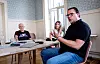 TEAM: Per Veie Rosvoll, Kristin Nordaune og Øyvind Spjøtvold utgjør ett av lagene som har fulgt opp over hundre unge menn de siste to årene.