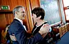 BLIDT MØTE: Jonas Gahr Støre og Gerd Kristiansen sier 'hei' før LO-sekretariatet starter mandagens møte.