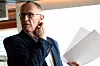 LOs sjeføkonom, Stein Reegård, avviser å sette ned minstelønningene for å få flyktninger og asylsøkere i arbeid. Han peker i stedet på sysselsettingstiltakene som ble brukt på 1990-tallet som en mulig vei å gå.