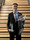 Theo Lægreid Loodtz med Kongepokalen han vant i 2024.