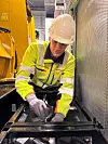JOBB: Her er Theo i jobb hos bedriften PSW Power and Automation. Han er også nest leder i EL og IT-klubben.
