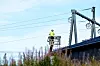 Nettverks reportasjereise skjedde samtidig som en ny KV 132-linje blir strukket over Glomma av kyndige mannskap fra nettleverandøren Elvia. Blant annet ligger det en trefabrikk som sikkert trenger en del strøm et par steinkast fra kraftverket.