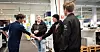 Stian Jahren (til venstre) er selger i Elkjøp på Jessheim. I april fikk han og kollegene besøk av Ørjan Larsen, Runar Nilsen og Nathan Young som var frikjøpt av HK.