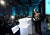 - Vi må ta grep og ikke bare dope oss ned med oljepenger, er Venstre-leder Trine Skei Grandes argument for å ville kutte i  sykelønna.