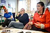 KRITISK: Sylvi Hansen (f.v.) og Eirin Enoksen hører på Cecilie Myrseth, Arbeiderpartiets førstekandidat i Troms, som kaller det som har skjedd i Forsvarsbygg for mislykket privatisering.