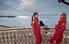 VADSØ: Paramedisiner Vilde Larsen og lærling Marja Langlo (t.v.), som tar fagbrev i disse dager, er glade for å få flere kolleger.