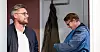 TO TETTE: Tarjei (t.h.) på besøk hos broren Joakim.