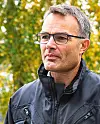 DAGLIG LEDER: Atle Beyer har funnet fram nødvendig smittevernsutstyr.