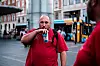 Junes Benakrich er den som lytter mest og snakker minst av de tre fra teamet. Han forteller at han noterer seg mye av det som blir sagt og har det i bakhodet når han møter de unge igjen.