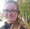 GÅR TUR: Ansatte i Landbruksdirektoratet oppfordres til å bryte opp arbeiddagen på hjemmekontor med en halv times fysisk aktivitet hver dag. Her er rådgiver Kari Telfer på tur.