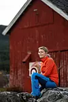 NESTE PROSJEKT: Den røde låven er Toves neste restaureringsprosjekt. Den vil hun gjøre om til selskapslokale og hobbyverksted.