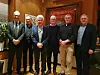 40 årsjubilanter: Roger Pilskog (t.v.) og 40 årsjubilantene Frode Tyssekvam, Jan Magnar Førland, Harald Gram Bøe og Ottar Toft som alle mottok LO-diplom. Til høyre Atle Rasmussen, leder i fagforeningen.