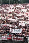 FOLKET PROTESTERER: Folk krev at regjeringa skal anerkjenne Solidaritet under streikane i 1988.