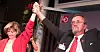 Ny og gammel LO-leder sammen: På LOs 30 ordinære kongress, i mai 2001, blir Yngve Hågensen takket av og Gerd-Liv Valla tar over.