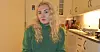 Alida Johanne Domaas i sin hybelleilighet til 10 000 kroner i måneden – pluss strøm.