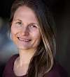 FORNØYDE ANSATTE: Mari Holm Ingelsrud har på oppdrag fra Arbeids- og sosialdepartementet funnet ut at mange gjerne vil fortsette å jobbe hjemmefra i en normalsituasjon også.