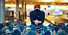 USIKKER FRAMTID: Mehmet Karademir er på jobb for ISS på Gardermoen mens han venter på at søksmålet hans mot arbeidsgiver skal opp. ISS har sagt opp 58 av 64 i tralletjenesten på Oslo lufthavn på grunn av koronapandemien.