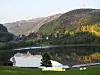 VINDMØLLER: En del av Storheia vindpark, sett fra Åfjord. Vindmøllene er ikke lette å få øye på herfra.