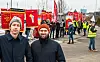To heismontører med på tur. Phillip Elling fra Oslo og Lasse Evjen fra Trondheim. Heismontør-fanen var opptatt på en annen støttemarkering samme dag, i Steinkjer.