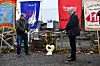 Minnemarkering ved branntomta, ti år etter dødsbrannen på Gulskog i Drammen i 2008. Leder Rune Ask (til venstre) og nestleder Helge Breistein i Byggfag Drammen – Bærum.