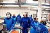 Eva Hermanstad, tillitsvalgt og opplæringsansvarlig ved Lerøy Hestvika, innrømmer at de kan bli enda flinkere til å informere arbeiderne om faren ved å jobbe i fiskeindustrien