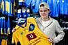 Elev Leander Udjus Hansen (16) har praksis i Yrkesfaglig fordypning (YFF) i sportsbutikken Sport1 i Odden-senteret i Grimstad.