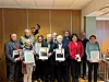 Avdeling 8 Midt-Norge: 30. november hadde avdelingen utdeling av merker til sine jubilanter. Fra venstre på bildet ser vi 50-årsjubilanten Morten Midtflå, 40-årsjubilanten Eva Jorun Ervik, 50-årsjubilanten Bernhard Haller, 40-årsjubilanten Anne-Grethe Sæknan, 50-årsjubilantene Øistein Billy Reppe, Harald Lønseth og Gunvor Evjen, 25-årsjubilantene Tore Aagesen, Marit Hegstad og Yngve Lundquist og til slutt 40-årsjubilanten Gerd Hoem. Og på veggen bak bivåner Martin Tranmæl det hele.