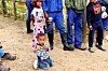 GLEMT: Flere barn og unge av landarbeidere vokser opp under kritiske forhold. De eldste barna måtte gå flere mil for å komme til skole.