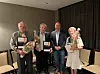 Sogn og Fjordane: 3. november hedret avdeling 6 Vest sine jubilanter i Sogn og Fjordane. Fra venstre ser vi 40-årsjubilantene Jon Hegrenes og Oddmund Aven, leder i avdelingen, Knut Johannes Berg, og 25-årsjubilanten Tora Hopland.